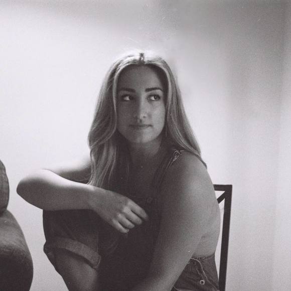 Meet your Posher, Leila - Picture 1 of 1